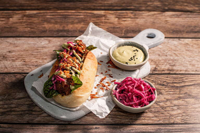 Perro caliente con salchicha de frijoles