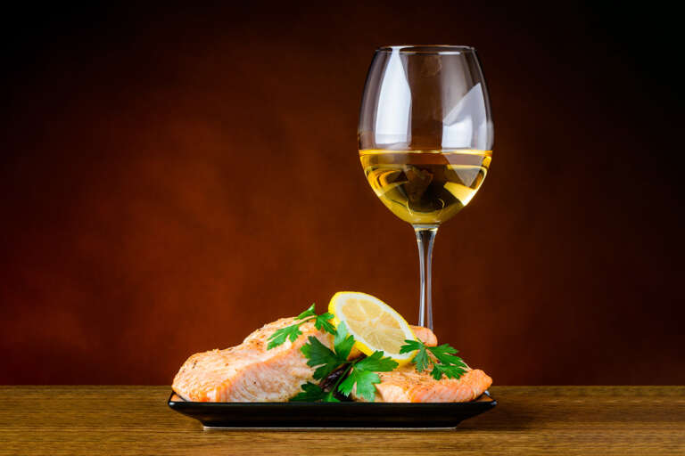 ¿Y si el pescado lo acompañamos con vino tinto?